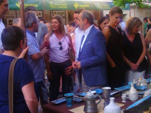 Ciudadanos concejala inauguración feria cerámica (25-6-2015)