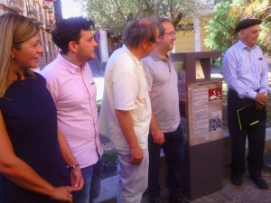 Ciudadanos concejala inauguración monolito plaza Los Ciento (06-08-2015)