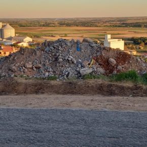 Ciudadanos Toro denuncia la acumulación de escombros de una obra municipal en las proximidades del barrio del Carmen