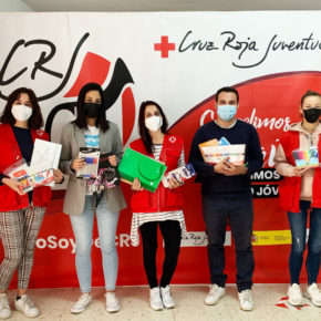 Jóvenes Ciudadanos entrega a Cruz Roja el material escolar recogido en la campaña solidaria